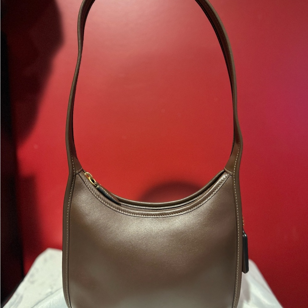 Coach Maple Curve Zip Bag